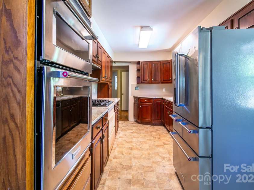 75 Hawthorne Drive, Brevard, NC 28712.  MLS# CAR4257599, YatesRealty ID 22583. 