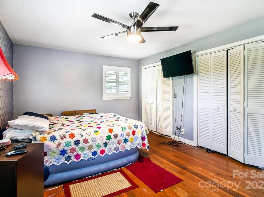 75 Hawthorne Drive, Brevard, NC 28712.  MLS# CAR4257599, YatesRealty ID 22583. 