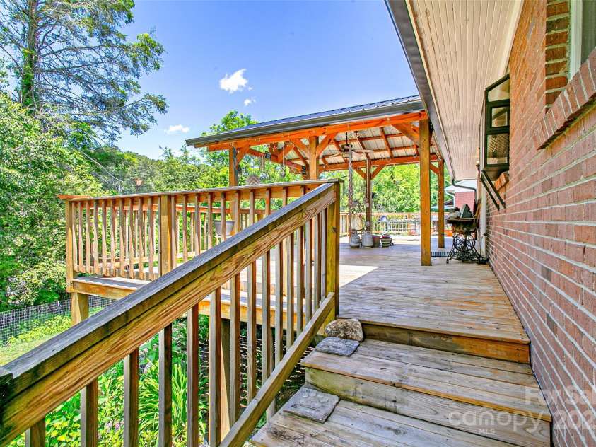 75 Hawthorne Drive, Brevard, NC 28712.  MLS# CAR4257599, YatesRealty ID 22583. 