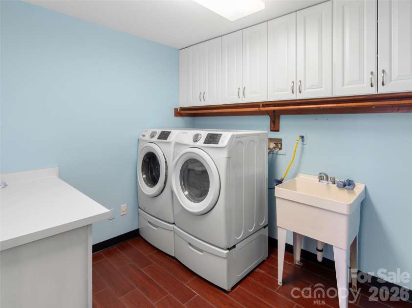 15 Ridge Terrace, Asheville, NC 28804.  MLS# CAR4357211, YatesRealty ID 22584. Large laundry with ample storage and folding table