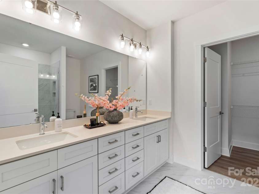 3409 Holabird Lane, Charlotte, NC 28208.  MLS# CAR4262805, YatesRealty ID 22584. 