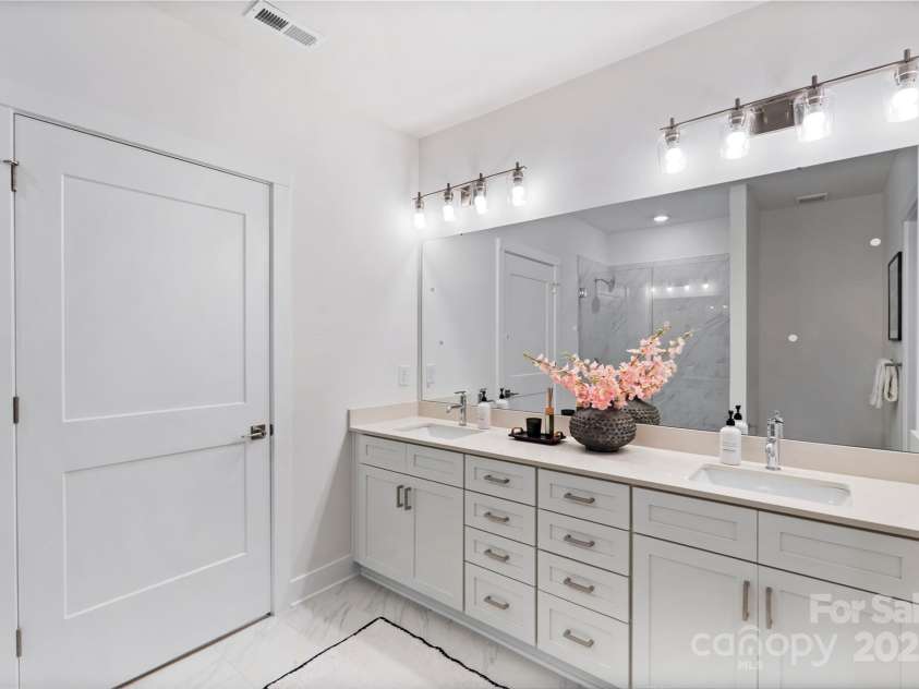 3409 Holabird Lane, Charlotte, NC 28208.  MLS# CAR4262805, YatesRealty ID 22584. 