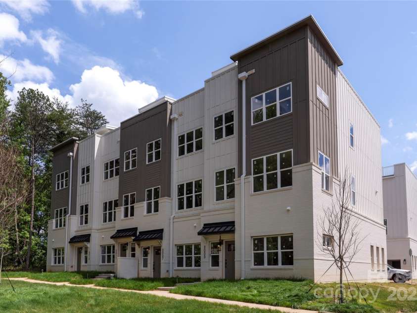 3409 Holabird Lane, Charlotte, NC 28208.  MLS# CAR4262805, YatesRealty ID 22584. 