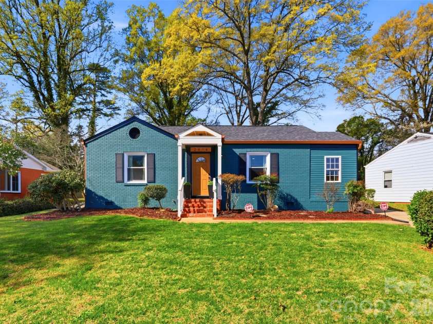 2414 Belfast Drive, Charlotte, NC 28208.  MLS# CAR4362010, YatesRealty ID 22586. 