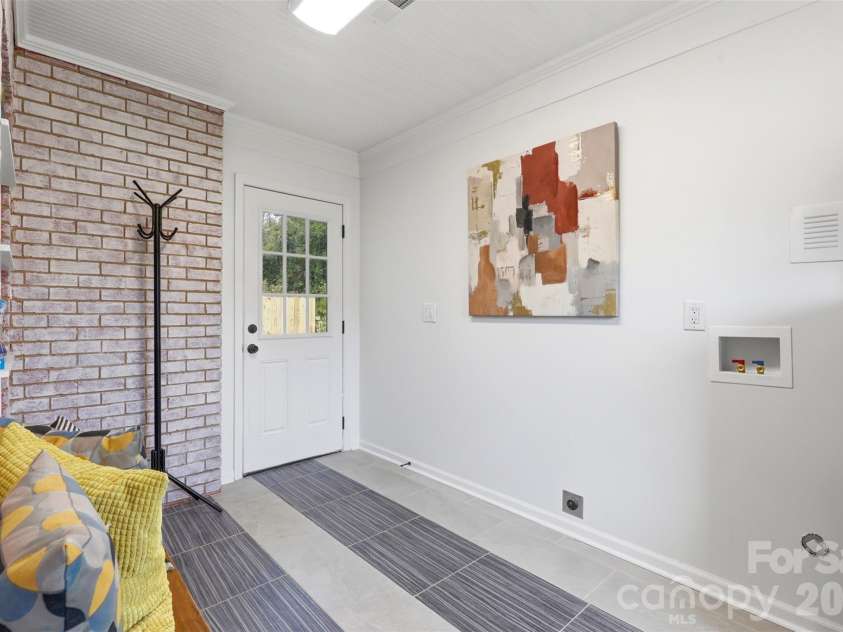 2414 Belfast Drive, Charlotte, NC 28208.  MLS# CAR4362010, YatesRealty ID 22586. 