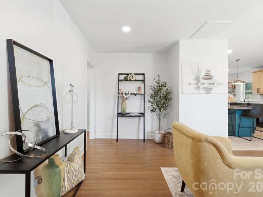 2414 Belfast Drive, Charlotte, NC 28208.  MLS# CAR4362010, YatesRealty ID 22586. 