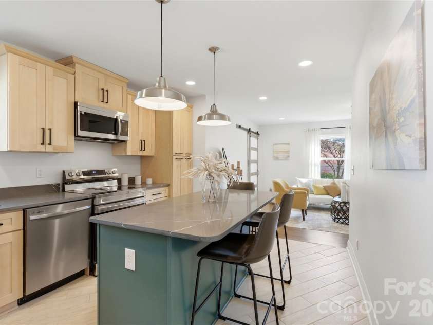 2414 Belfast Drive, Charlotte, NC 28208.  MLS# CAR4362010, YatesRealty ID 22586. 