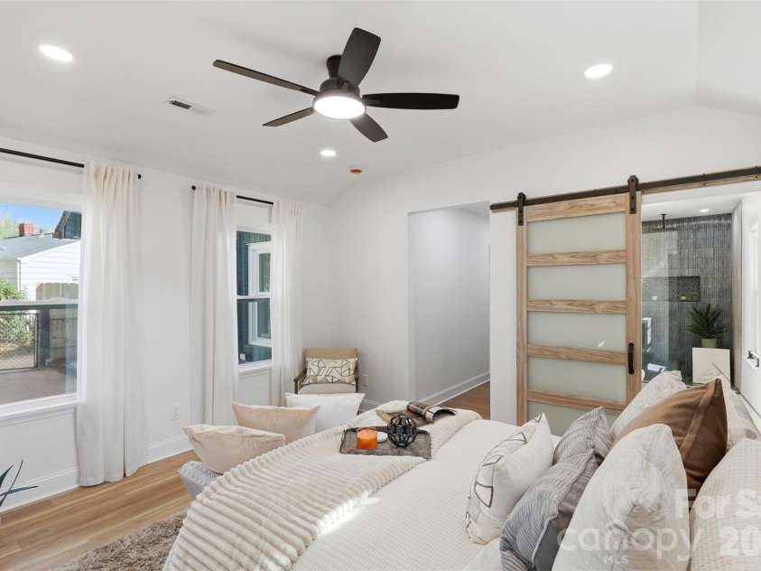 2414 Belfast Drive, Charlotte, NC 28208.  MLS# CAR4362010, YatesRealty ID 22586. 