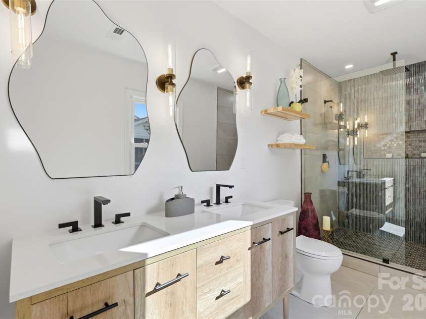 2414 Belfast Drive, Charlotte, NC 28208.  MLS# CAR4362010, YatesRealty ID 22586. 