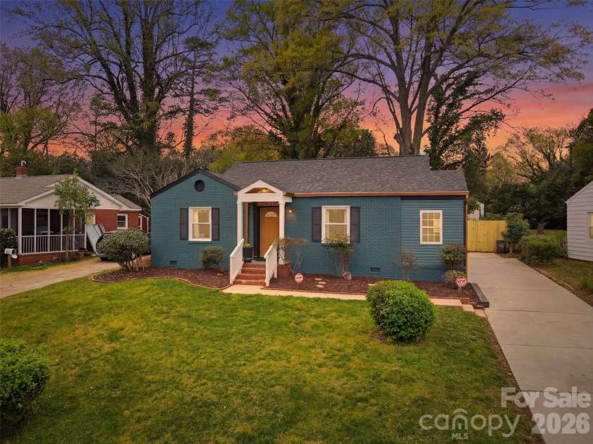 2414 Belfast Drive, Charlotte, NC 28208.  MLS# CAR4362010, YatesRealty ID 22586. 