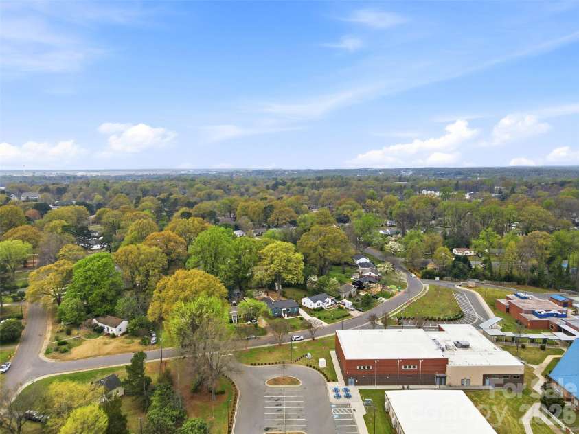 2414 Belfast Drive, Charlotte, NC 28208.  MLS# CAR4362010, YatesRealty ID 22586. 