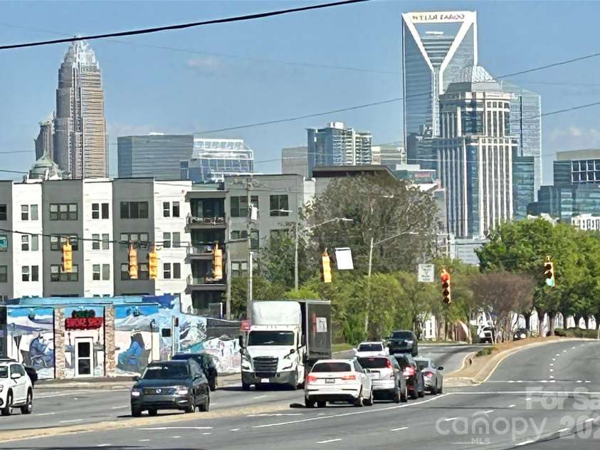 2414 Belfast Drive, Charlotte, NC 28208.  MLS# CAR4362010, YatesRealty ID 22586. 