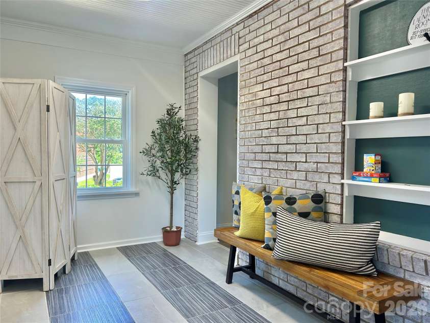 2414 Belfast Drive, Charlotte, NC 28208.  MLS# CAR4362010, YatesRealty ID 22586. 
