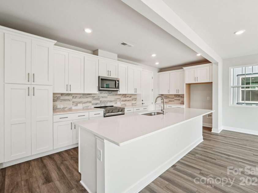 720 Flare Drive, Tega Cay, SC 29708.  MLS# CAR4267636, YatesRealty ID 22587. Kitchen
