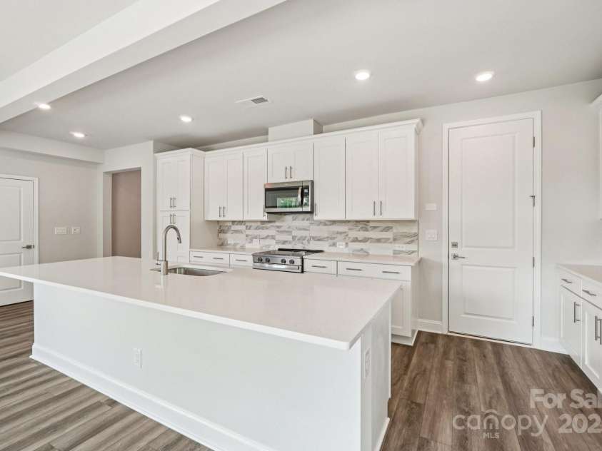 720 Flare Drive, Tega Cay, SC 29708.  MLS# CAR4267636, YatesRealty ID 22587. Kitchen