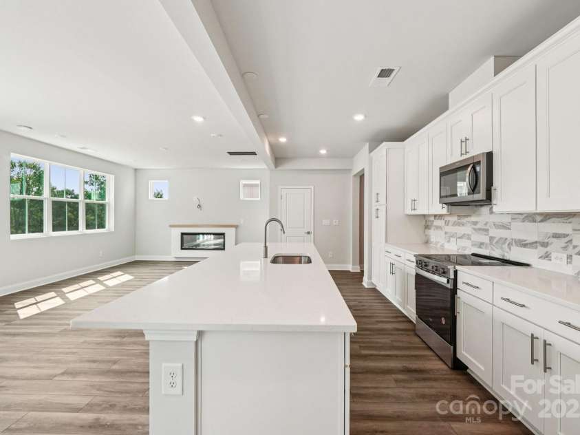 720 Flare Drive, Tega Cay, SC 29708.  MLS# CAR4267636, YatesRealty ID 22587. Kitchen