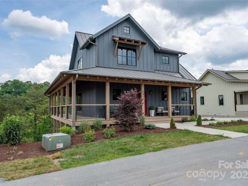 231 Westridge Farm Drive, Asheville, NC 28804.  MLS# CAR4265956, YatesRealty ID 22588. 