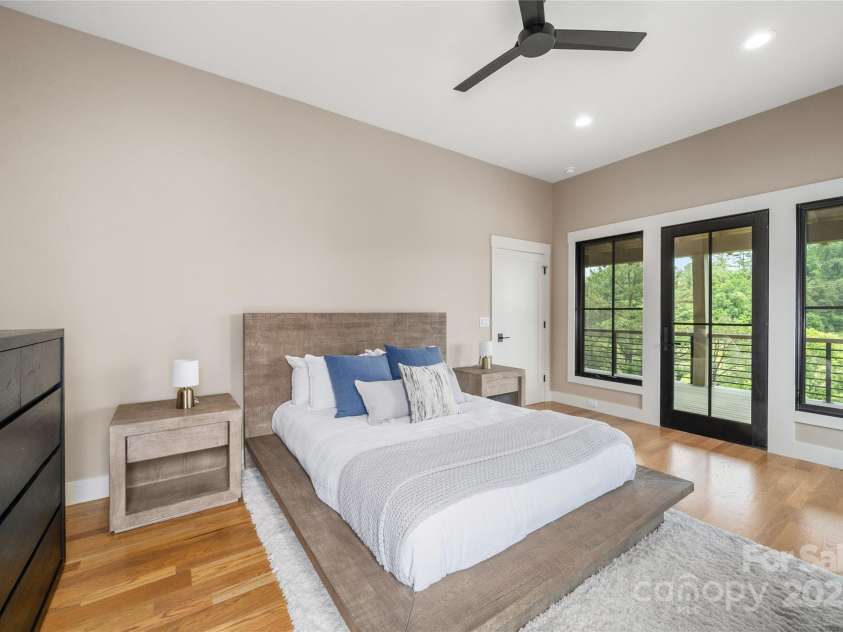 231 Westridge Farm Drive, Asheville, NC 28804.  MLS# CAR4265956, YatesRealty ID 22588. 