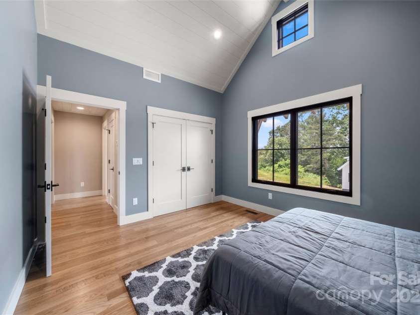 231 Westridge Farm Drive, Asheville, NC 28804.  MLS# CAR4265956, YatesRealty ID 22588. 