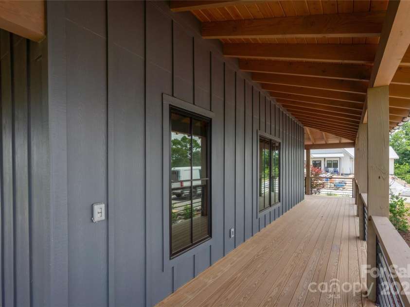 231 Westridge Farm Drive, Asheville, NC 28804.  MLS# CAR4265956, YatesRealty ID 22588. 