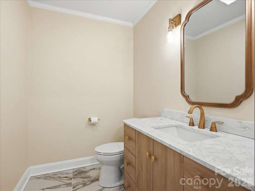 2129 James Court, Rock Hill, SC 29732.  MLS# CAR4363168, YatesRealty ID 22589. Half bath 