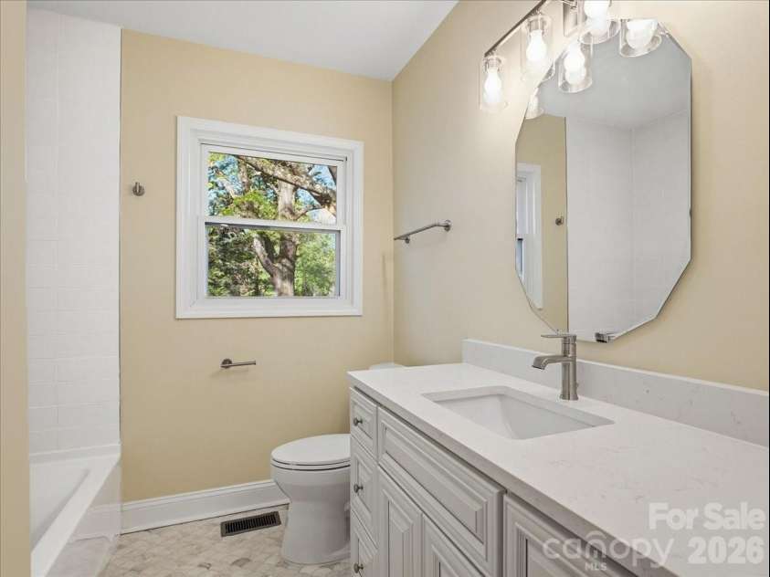 2129 James Court, Rock Hill, SC 29732.  MLS# CAR4363168, YatesRealty ID 22589. Hall bath