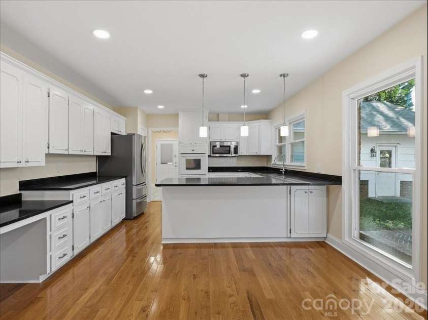 2129 James Court, Rock Hill, SC 29732.  MLS# CAR4363168, YatesRealty ID 22589. Kitchen and breakfast bar 