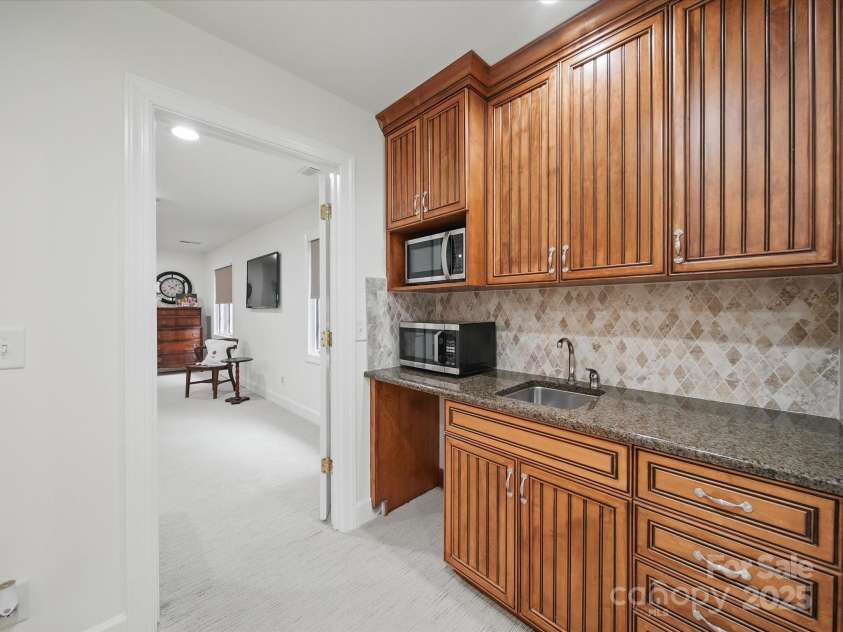 4644 Snow Drive, Harrisburg, NC 28075.  MLS# CAR4268049, YatesRealty ID 22589. Mini-bar/kitchen as you enter 2nd living space.