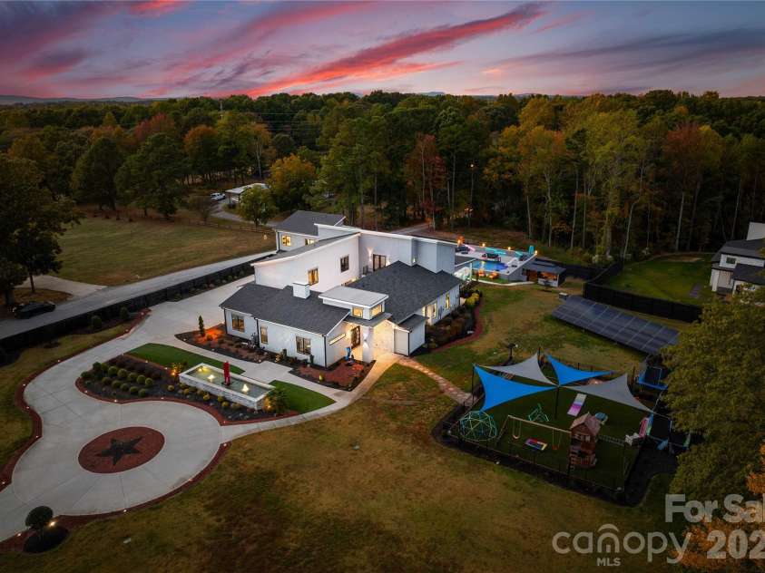 15700 Youngblood Road, Charlotte, NC 28278.  MLS# CAR4317068, YatesRealty ID 2259. 