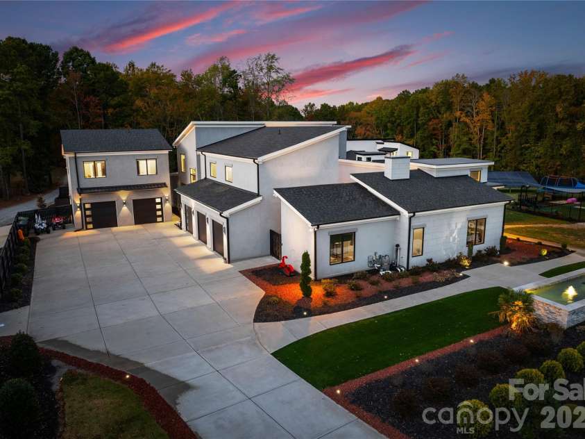 15700 Youngblood Road, Charlotte, NC 28278.  MLS# CAR4317068, YatesRealty ID 2259. 