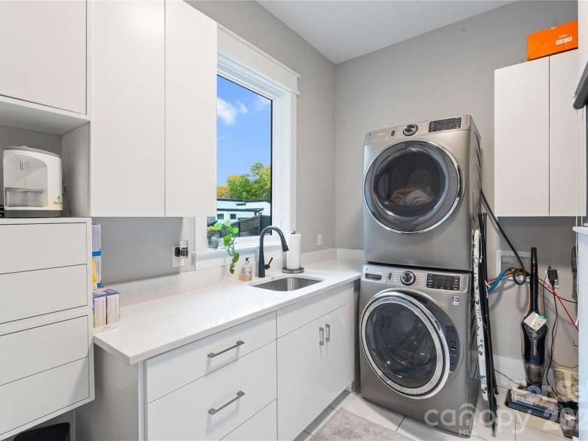 15700 Youngblood Road, Charlotte, NC 28278.  MLS# CAR4317068, YatesRealty ID 2259. 