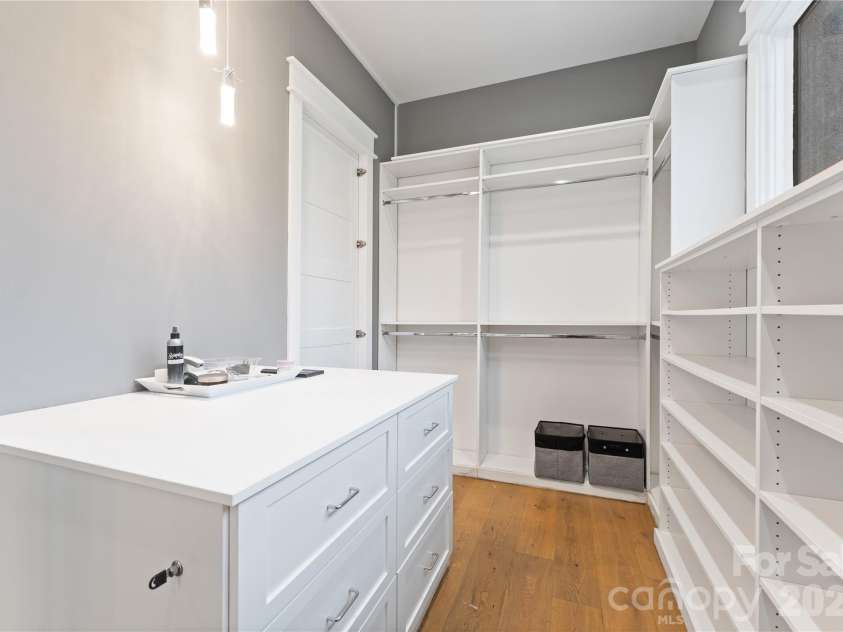 15700 Youngblood Road, Charlotte, NC 28278.  MLS# CAR4317068, YatesRealty ID 2259. 