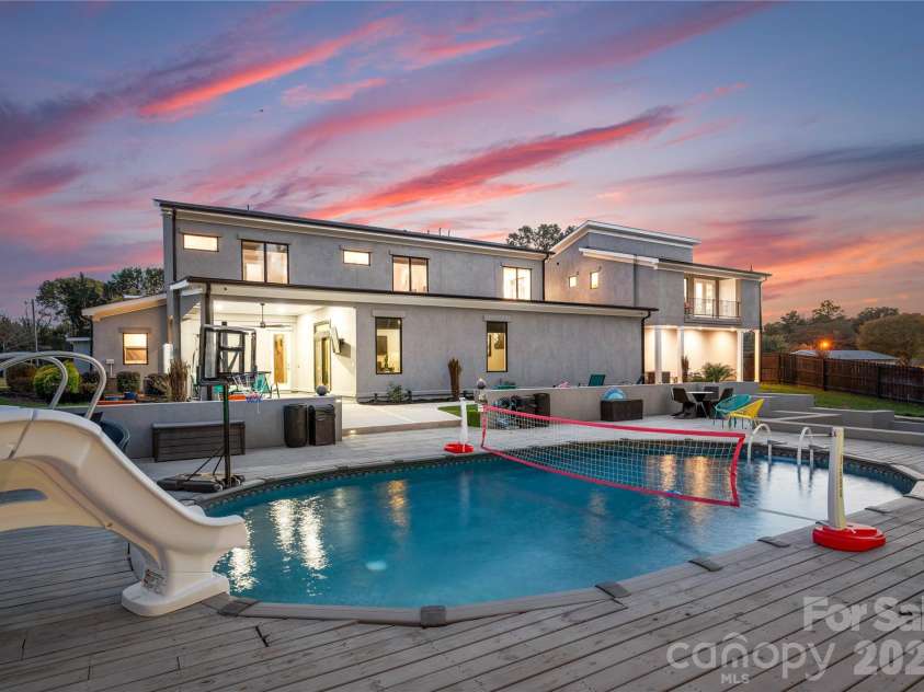 15700 Youngblood Road, Charlotte, NC 28278.  MLS# CAR4317068, YatesRealty ID 2259. 