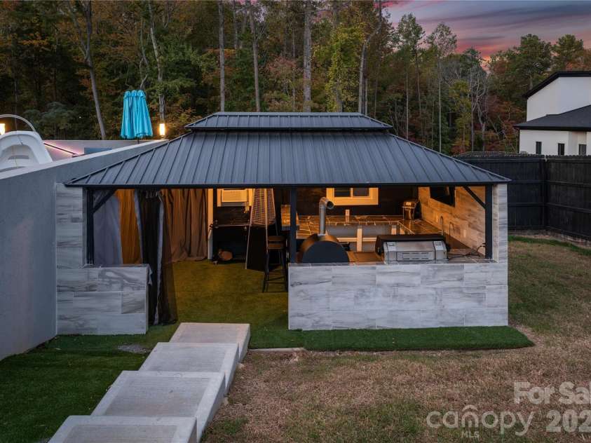 15700 Youngblood Road, Charlotte, NC 28278.  MLS# CAR4317068, YatesRealty ID 2259. 