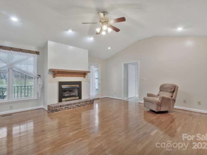 207 Silver Creek Lane, Shelby, NC 28152.  MLS# CAR4234502, YatesRealty ID 2259. 