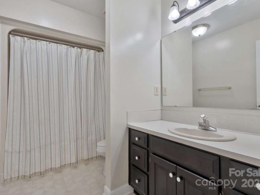 207 Silver Creek Lane, Shelby, NC 28152.  MLS# CAR4234502, YatesRealty ID 2259. 