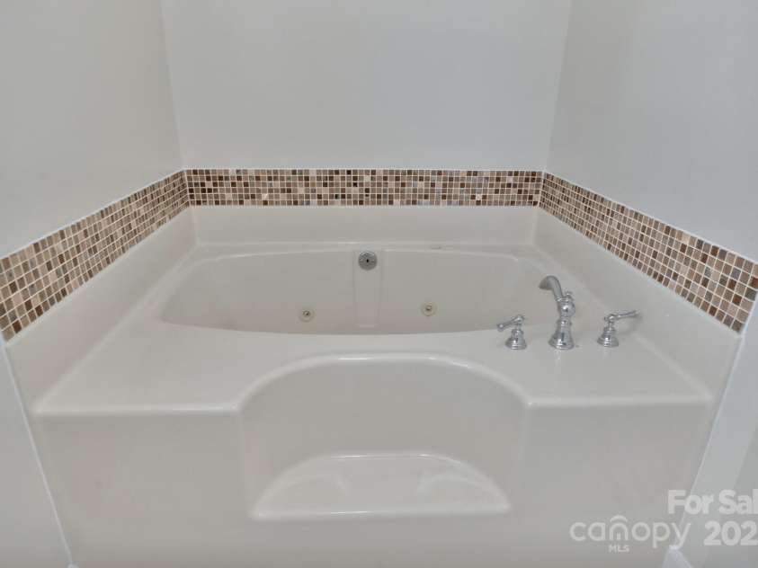 207 Silver Creek Lane, Shelby, NC 28152.  MLS# CAR4234502, YatesRealty ID 2259. 