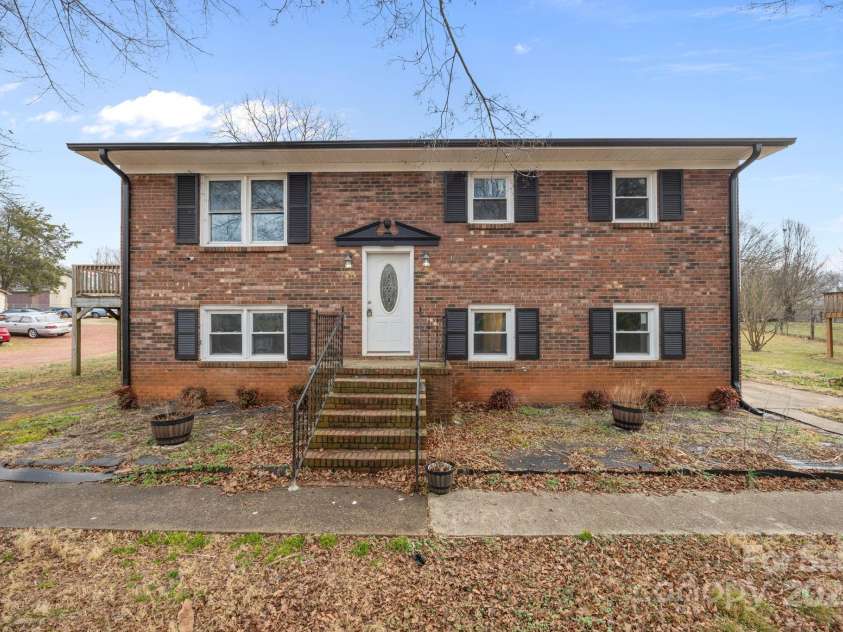 222 Saint Jill Circle, Statesville, NC 28625.  MLS# CAR4334143, YatesRealty ID 2259. 