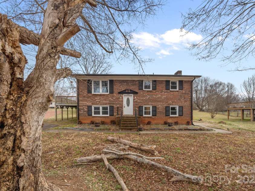 222 Saint Jill Circle, Statesville, NC 28625.  MLS# CAR4334143, YatesRealty ID 2259. 