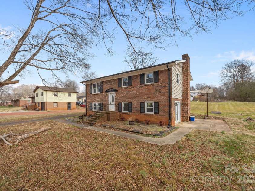 222 Saint Jill Circle, Statesville, NC 28625.  MLS# CAR4334143, YatesRealty ID 2259. 