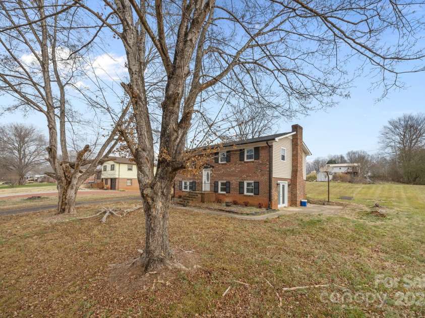 222 Saint Jill Circle, Statesville, NC 28625.  MLS# CAR4334143, YatesRealty ID 2259. 