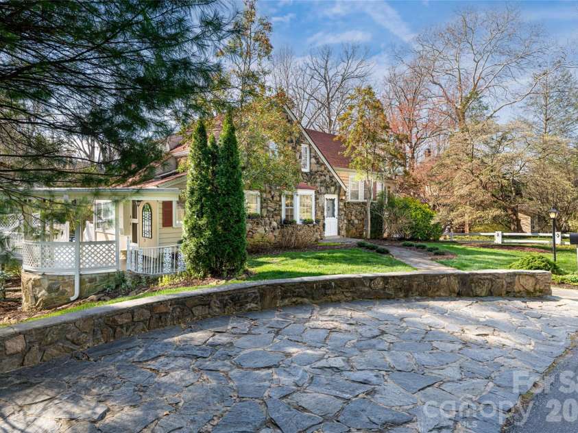25 Blackwood Road, Asheville, NC 28804.  MLS# CAR4362662, YatesRealty ID 22590. Pull-off parking area