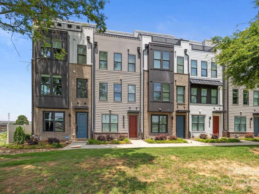 5006 Tiny Lane, Charlotte, NC 28203.  MLS# CAR4266727, YatesRealty ID 22590. 