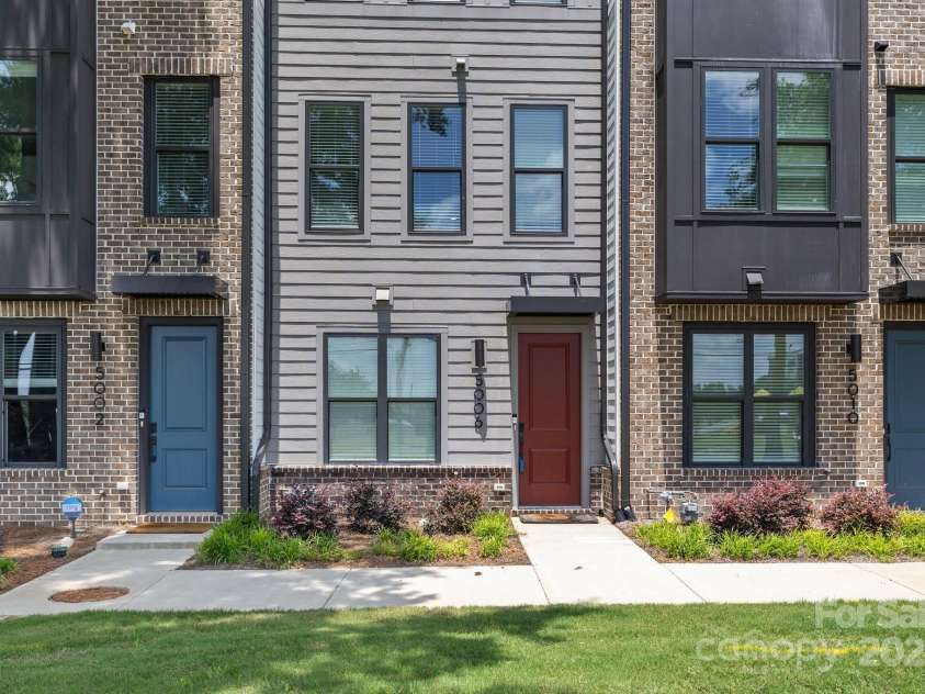 5006 Tiny Lane, Charlotte, NC 28203.  MLS# CAR4266727, YatesRealty ID 22590. 