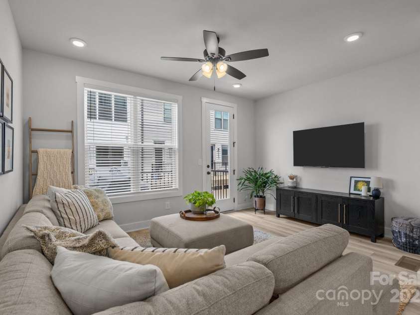 5006 Tiny Lane, Charlotte, NC 28203.  MLS# CAR4266727, YatesRealty ID 22590. 