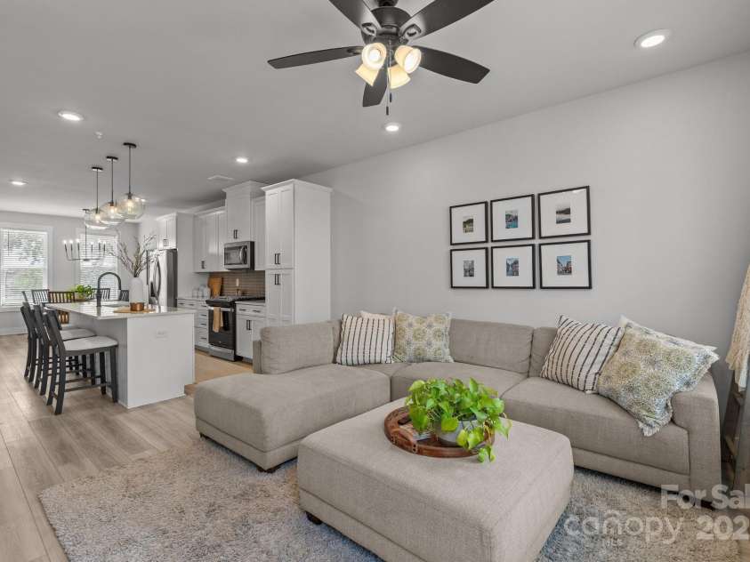 5006 Tiny Lane, Charlotte, NC 28203.  MLS# CAR4266727, YatesRealty ID 22590. 