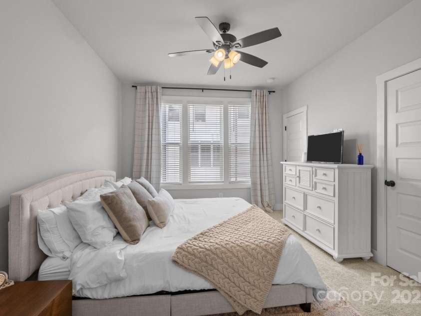 5006 Tiny Lane, Charlotte, NC 28203.  MLS# CAR4266727, YatesRealty ID 22590. 