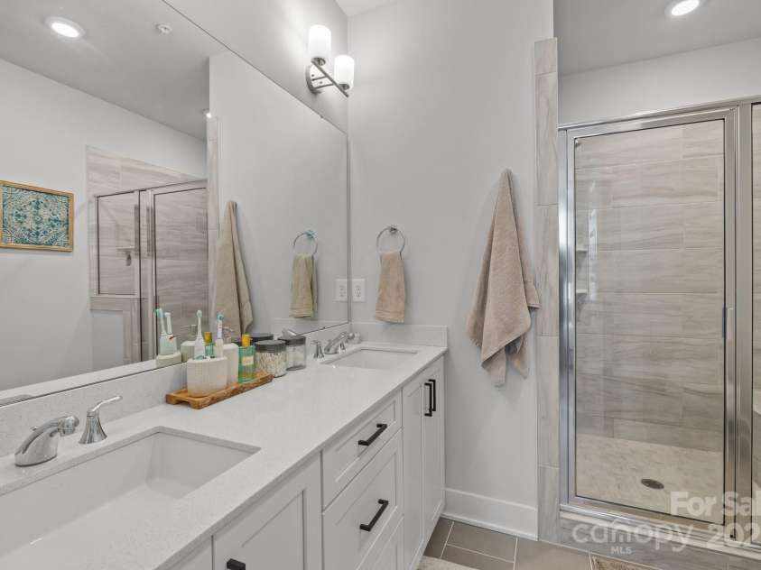 5006 Tiny Lane, Charlotte, NC 28203.  MLS# CAR4266727, YatesRealty ID 22590. 