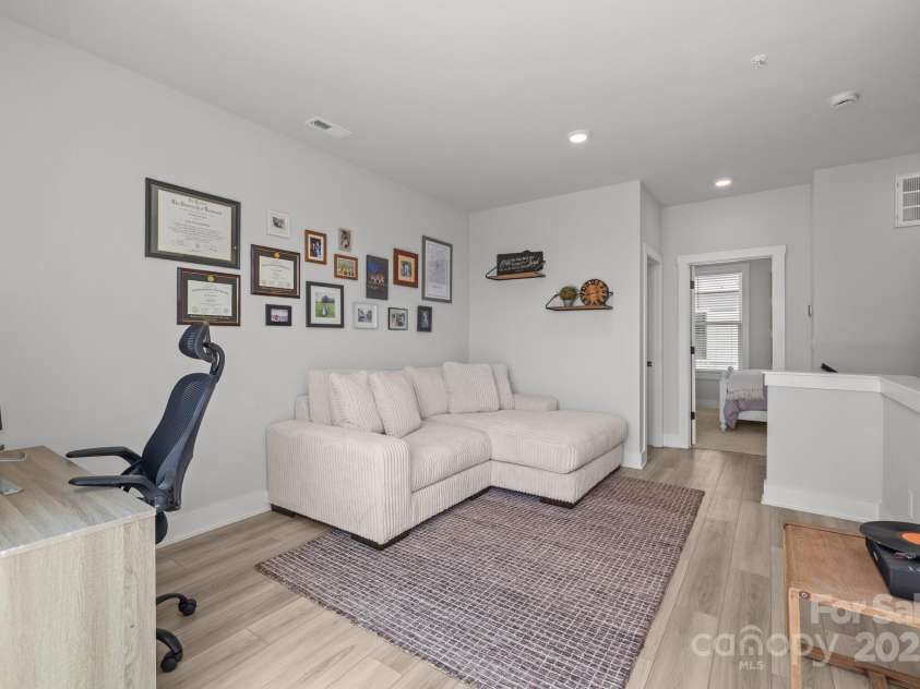 5006 Tiny Lane, Charlotte, NC 28203.  MLS# CAR4266727, YatesRealty ID 22590. 