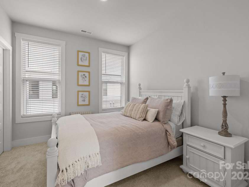 5006 Tiny Lane, Charlotte, NC 28203.  MLS# CAR4266727, YatesRealty ID 22590. 